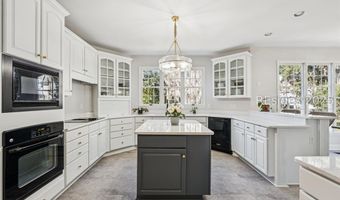 210 Old Plantation Dr, Beaufort, SC 29907