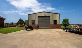 209 E Whispering Lakes Dr, Tuttle, OK 73089