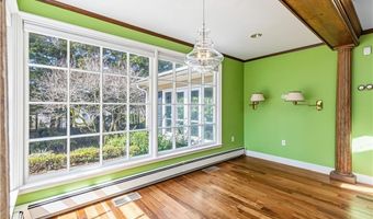 28 S Hill Dr, Cranston, RI 02920