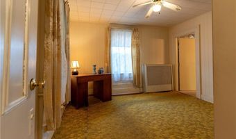 17 Warner St, Newport, RI 02840