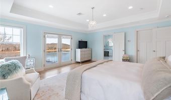 1040 Buttonwoods Ave, Warwick, RI 02886