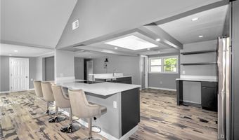 6 Sweeney Ln, Bristol, RI 02809