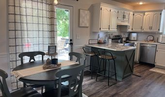 829 Rosemary Ave, Aurora, MO 65605