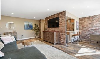 4390 LORCOM Ln #402, Arlington, VA 22207