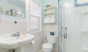 55 Hunter Ave, Newport, RI 02840