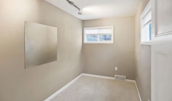 1213 S 2nd St, Aberdeen, SD 57401