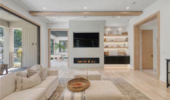 4050 Contera Rd, Encino, CA 91436