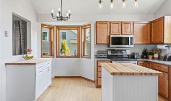 7135 Upper 157th St W, Apple Valley, MN 55124
