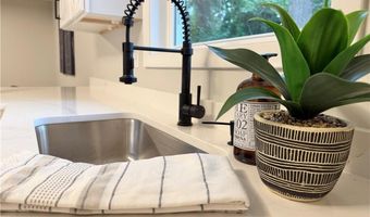 7 Simmons Rd, Barrington, RI 02806