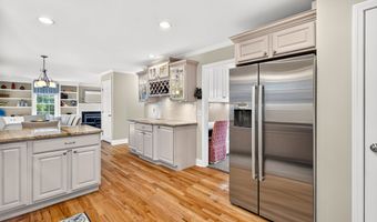 2 Oleander Dr, Clinton, CT 06413