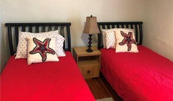 30 Simmons St, Newport, RI 02840