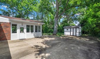 345 Norwood Cir, Ballwin, MO 63011