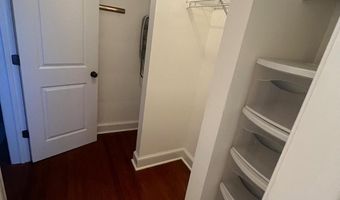 820- A WASHINGTON St 327, Alexandria, VA 22314