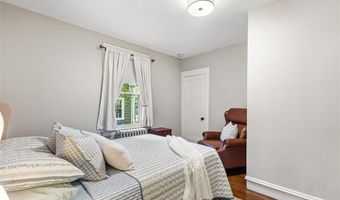 15 Berwick Pl, East Providence, RI 02916