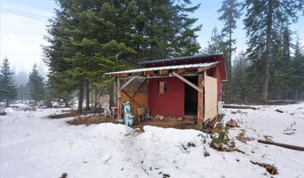647 Private Dr, Coolin, ID 83821