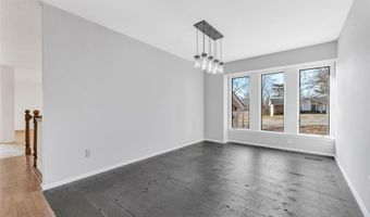 3 Newfield Ct, Ballwin, MO 63011