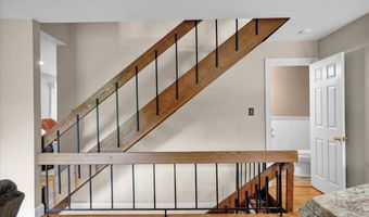 13 IRON Cir, Reading, PA 19607