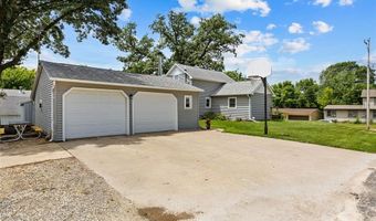 701 E 1st St, Anamosa, IA 52205