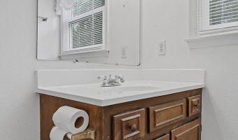 501 Divine Dr, Albany, GA 31721