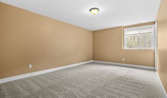 5730 Summerset Woods Dr, Alto, MI 49302