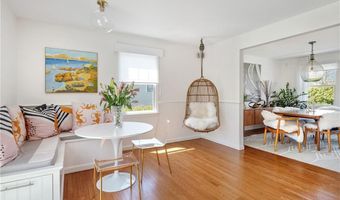 7 Maloney Ln, Middletown, RI 02842