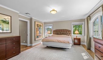 551 Strawberry Ln, Ashland, OR 97520