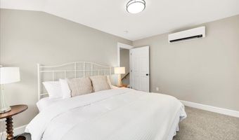 48 Ocean St, Belfast, ME 04915