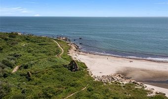 14 Davisville Ln, Narragansett, RI 02882