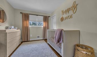 10 Linda Cir, Aberdeen, NJ 07747