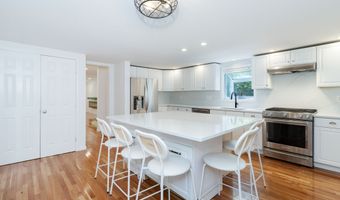 150 Chestnut St, Branford, CT 06405