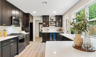 402 SW 11th St, Bentonville, AR 72712