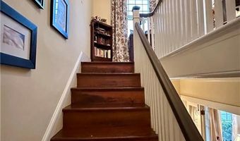 172 Bluff Ave, Cranston, RI 02905