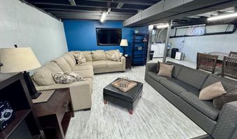 34 Venus Dr, Albany, NY 12211