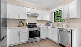 2250 Rivenoak Ct, Ann Arbor, MI 48103
