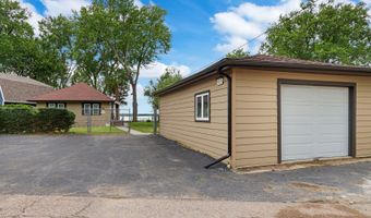 39225 N Shore Ave, Antioch, IL 60002
