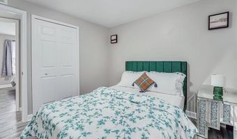 2148 Champagne Dr, Ann Arbor, MI 48108