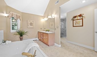 4 Monticello Dr, Amherst, NH 03031