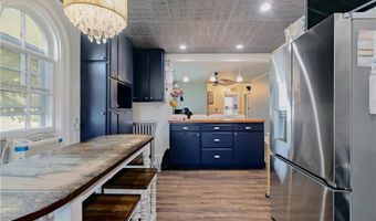 15 Ayrault St, Newport, RI 02840