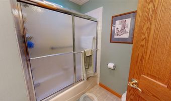 3840 CHAPEL HILL Dr, Erie, PA 16506