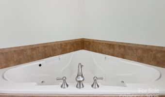 26 Ocaso Dr, Asheville, NC 28806