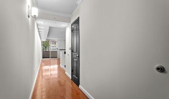 880 N POLLARD St N 224, Arlington, VA 22203