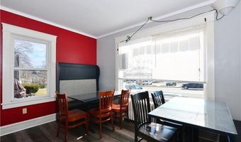 72 E Main Rd, Middletown, RI 02842