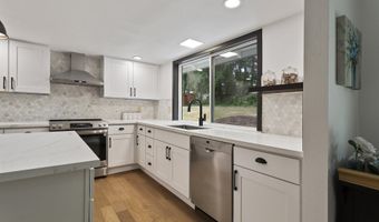 8395 SW BERRYHILL Ln, Beaverton, OR 97008