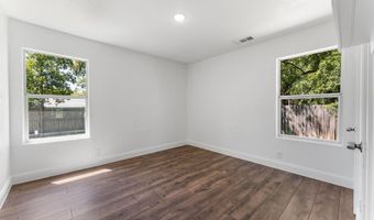 207 E Purdom Ave, Alvarado, TX 76009
