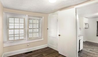 107 1st St, Barnesville, GA 30204