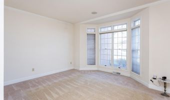 4 Hilander Dr, Albany, NY 12211