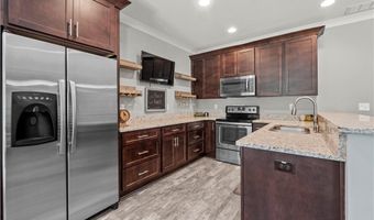 5340 Retreat Dr, Flowery Branch, GA 30542