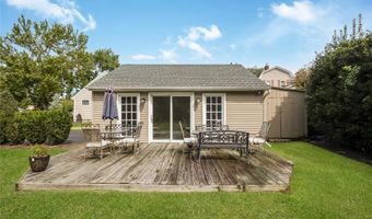 18 Central Ave, Amityville, NY 11701