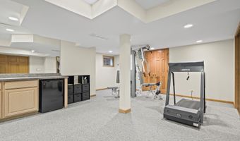 2409 E Greshan Ct, Arlington Heights, IL 60004