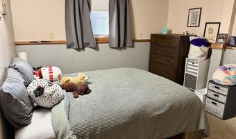 1009 Willow Dr, Aberdeen, SD 57401